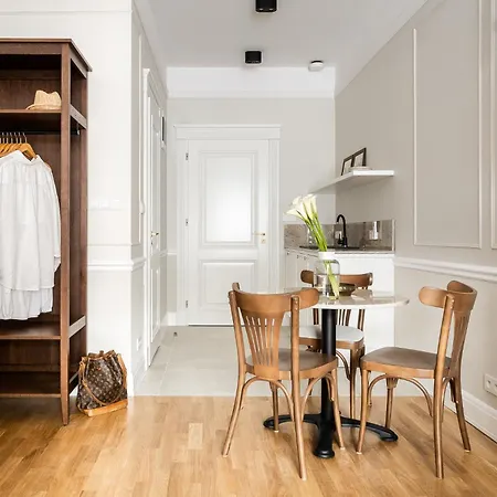 Ξενοδοχείο με διαμερίσματα Avanti Palazzo 4*