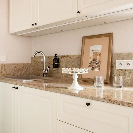 Ξενοδοχείο με διαμερίσματα Avanti Palazzo 4*