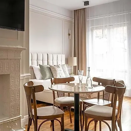 Ξενοδοχείο με διαμερίσματα Avanti Palazzo 4*