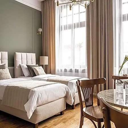 Ξενοδοχείο με διαμερίσματα Avanti Palazzo 4*